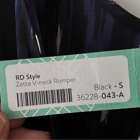 Stitchfix RD Style Zetta V-neck Romper NWT - Picture 10 of 12